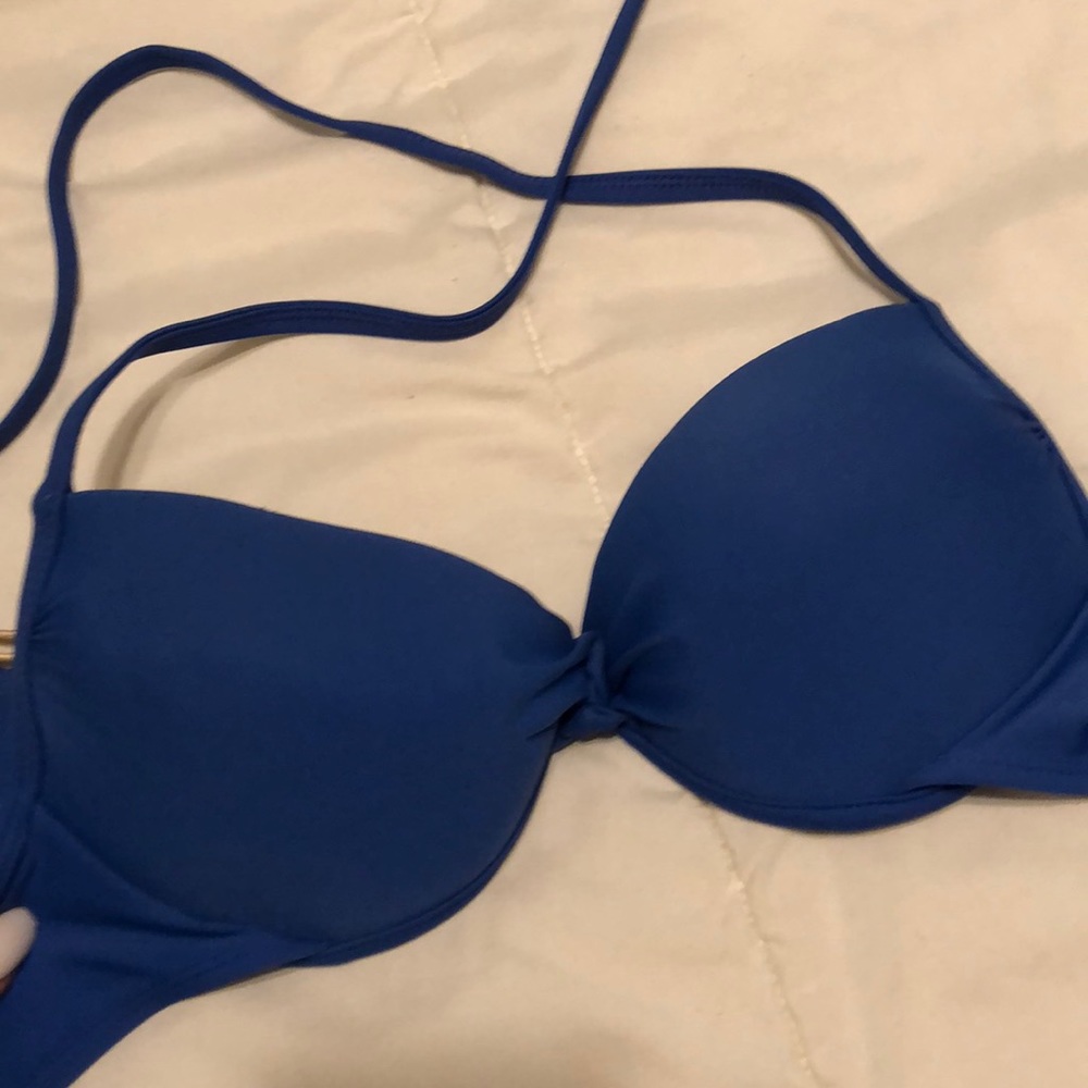 Bikini - Picture 2 of 4